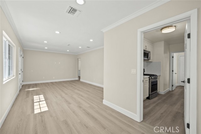 Detail Gallery Image 5 of 32 For 13358 Blythe St, North Hollywood,  CA 91605 - 3 Beds | 2/1 Baths