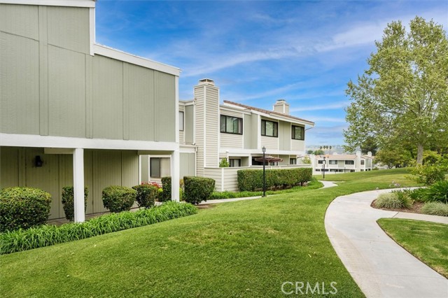 Detail Gallery Image 1 of 28 For 27072 Hidaway Ave #3,  Canyon Country,  CA 91351 - 2 Beds | 1/1 Baths
