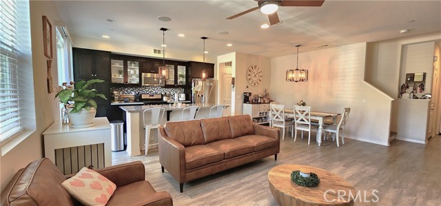 22013 Barrington Way, Saugus CA: https://media.crmls.org/medias/4b237bf2-59cb-43ad-8bbb-c4dc2a23c7f2.jpg