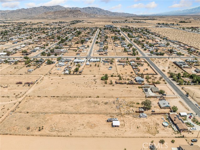 22006 Sioux Road, Apple Valley CA: https://media.crmls.org/medias/4b23f996-e162-4719-bf91-b50af2fe54c3.jpg