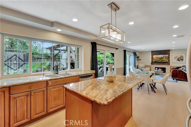 22471 Rippling Brook, Lake Forest CA: https://media.crmls.org/medias/4b242ec9-c18e-4efe-afd5-dd11ea585d74.jpg