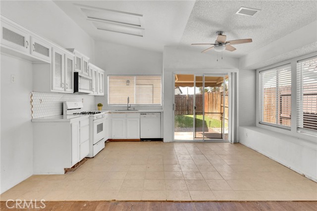 Detail Gallery Image 7 of 30 For 23865 Parkland Ave, Moreno Valley,  CA 92557 - 3 Beds | 2 Baths