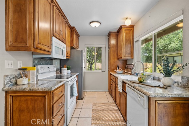 Detail Gallery Image 12 of 38 For 19504 Avenue of the Oaks #C,  Newhall,  CA 91321 - 2 Beds | 2 Baths