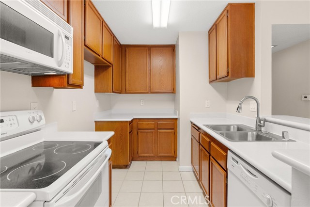 Detail Gallery Image 11 of 29 For 18312 Parkview Lane #202,  Huntington Beach,  CA 92648 - 2 Beds | 1 Baths