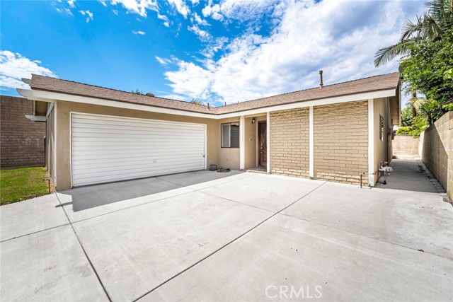 Detail Gallery Image 4 of 27 For 11503 Walcroft St, Lakewood,  CA 90715 - 4 Beds | 2 Baths