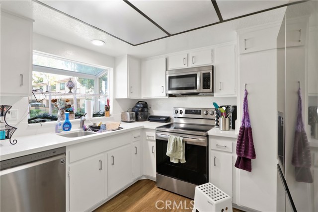 Detail Gallery Image 15 of 32 For 2000 W Palmyra Apt 29, Orange,  CA 92868 - 3 Beds | 2/1 Baths