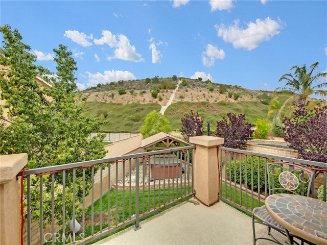 20361 Julia Lane, Saugus CA: https://media.crmls.org/medias/4b279bd7-5eeb-453d-bea4-7da9d4b5909f.jpg