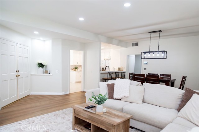 Detail Gallery Image 6 of 21 For 272 Fieldstone Way a,  Simi Valley,  CA 93065 - 2 Beds | 2 Baths