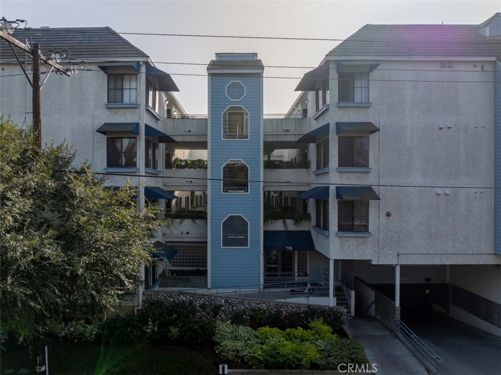 https://media.crmls.org/medias/4b2985c1-9479-4015-9441-759e0b8b0326.jpg?preset=X-Large