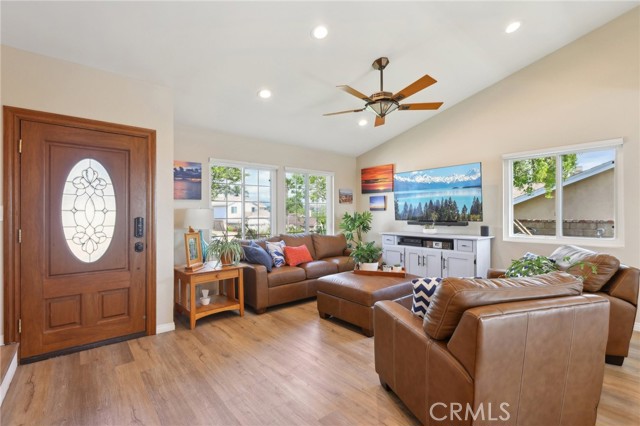 Detail Gallery Image 5 of 47 For 27959 Palmetto Ridge Dr, Valencia,  CA 91354 - 4 Beds | 2/1 Baths