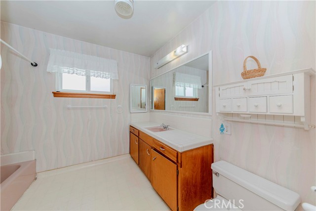 7236 Hellman Avenue, Rancho Cucamonga CA: https://media.crmls.org/medias/4b2a2e4d-fb63-40ea-8596-2b1d0d60a1a4.jpg