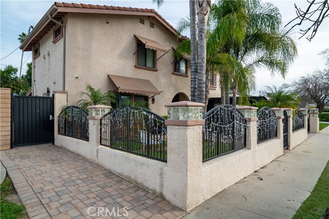 Detail Gallery Image 3 of 38 For 6930 Balcom, Reseda,  CA 91335 - 7 Beds | 6 Baths