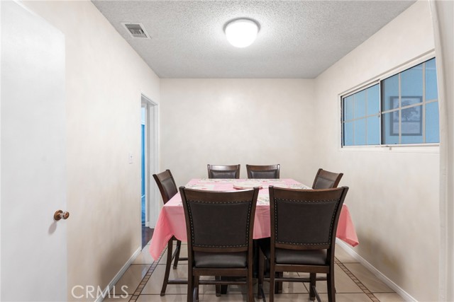 Detail Gallery Image 19 of 36 For 25479 Los Flores Dr, San Bernardino,  CA 92404 - 4 Beds | 2 Baths