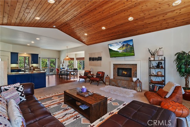 Detail Gallery Image 9 of 50 For 317 Oriole, Big Bear Lake,  CA 92315 - 3 Beds | 3 Baths