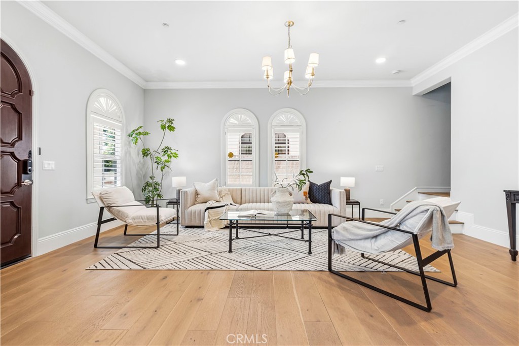 https://media.crmls.org/medias/4b2b5294-dc1d-4baf-bd87-bfe5b18899f7.jpg?preset=X-Large