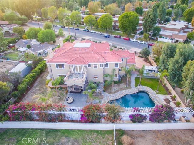 10062 Valley Circle Boulevard, Chatsworth CA: https://media.crmls.org/medias/4b2b687b-30c6-4eb5-b8d7-17cf80d1102c.jpg