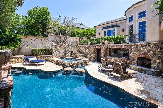 20 Cherry Hills Lane, Newport Beach CA: https://media.crmls.org/medias/4b2d1edb-d25e-469a-b055-84a32d9db4cd.jpg