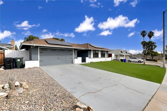 Detail Gallery Image 4 of 54 For 13928 Burning Tree, Victorville,  CA 92395 - 4 Beds | 2 Baths