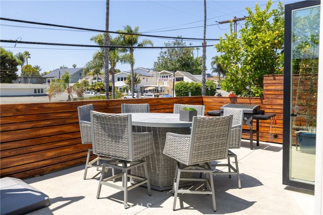 1703 S Ola Vista, San Clemente CA: https://media.crmls.org/medias/4b2e7f1f-e193-445b-8719-55d1772e3529.jpg