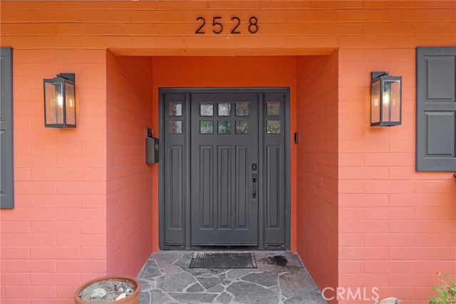 2528 N Orchard Drive, Burbank CA: https://media.crmls.org/medias/4b2f08b8-25f5-4c46-9e82-2e9869715c48.jpg
