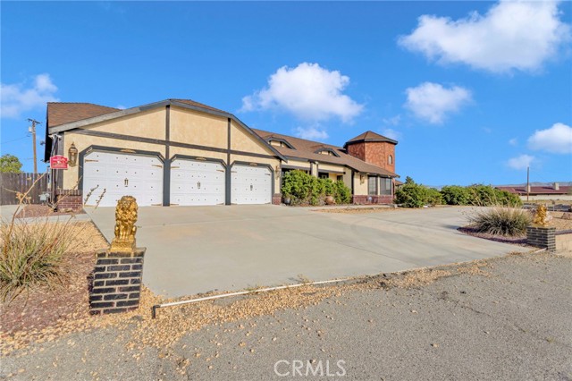 Detail Gallery Image 6 of 65 For 13889 Olathe Rd, Apple Valley,  CA 92307 - 5 Beds | 2/1 Baths