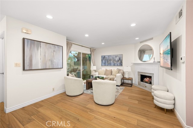 Detail Gallery Image 4 of 20 For 2441 Loma Vista, Pasadena,  CA 91104 - 3 Beds | 2/1 Baths