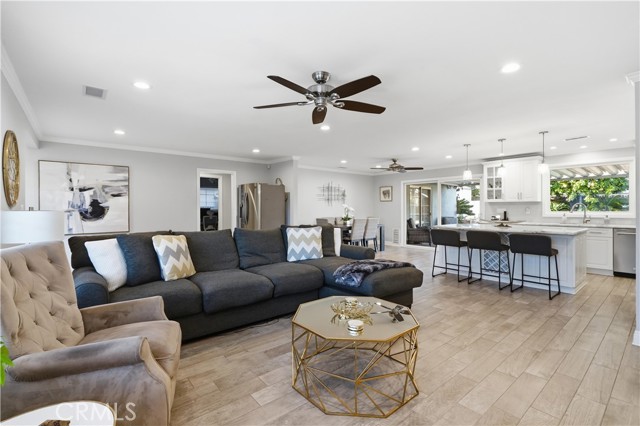 Detail Gallery Image 13 of 30 For 19833 Blythe, Winnetka,  CA 91306 - 3 Beds | 2 Baths