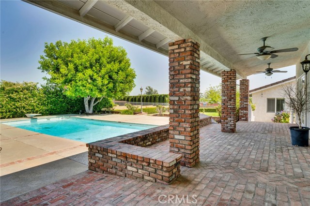 294 W Buffington Street, Upland CA: https://media.crmls.org/medias/4b32732e-f1f9-4c4e-a248-0bf611400170.jpg