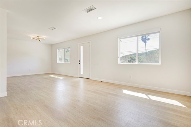 Detail Gallery Image 20 of 24 For 2641 Hermosa a,  Montrose,  CA 91020 - 4 Beds | 2 Baths