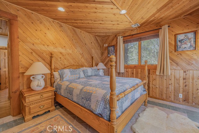 Detail Gallery Image 41 of 70 For 40202 Lakeview Dr, Big Bear Lake,  CA 92315 - 5 Beds | 3/1 Baths