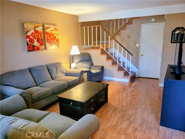 Detail Gallery Image 3 of 10 For 9800 Vesper Ave #28,  Panorama City,  CA 91402 - 3 Beds | 2 Baths