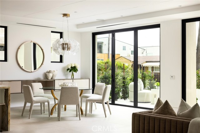 303 Goldenrod Avenue, Corona del Mar CA: https://media.crmls.org/medias/4b36f79f-16b9-4f4c-b68b-fbd8287c5553.jpg