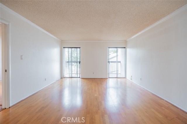 Detail Gallery Image 23 of 28 For 1745 Holly Dr #201,  Glendale,  CA 91206 - 3 Beds | 2 Baths