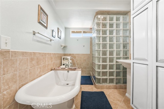 Detail Gallery Image 35 of 67 For 20382 via Trinidad, Yorba Linda,  CA 92886 - 4 Beds | 3/1 Baths