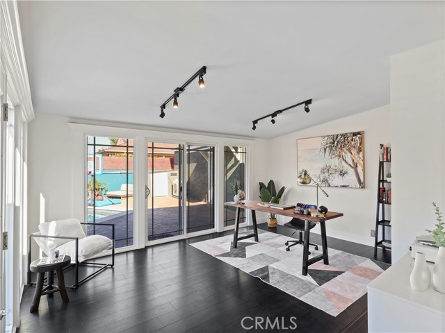 Detail Gallery Image 4 of 57 For 8110 Lesner Ave, Lake Balboa,  CA 91406 - 3 Beds | 2 Baths