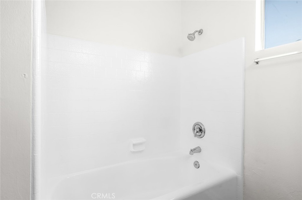 https://media.crmls.org/medias/4b39b8fc-281c-4500-9e3b-9fc79189d804.jpg?preset=X-Large
