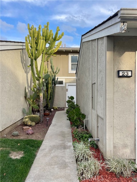 Detail Gallery Image 2 of 32 For 23 Sunfish #33,  Irvine,  CA 92604 - 3 Beds | 2/1 Baths