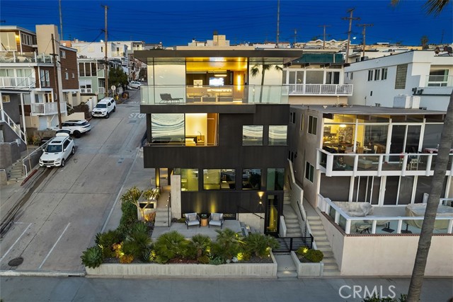 4320 The Strand, Manhattan Beach CA: https://media.crmls.org/medias/4b3a7a93-651e-478f-a6c3-a0832fae4f32.jpg