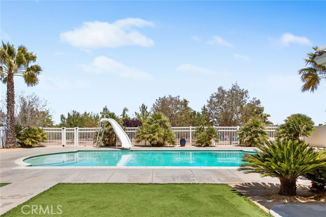 Detail Gallery Image 6 of 72 For 10978 El Centro Rd, Oak Hills,  CA 92344 - 4 Beds | 3 Baths