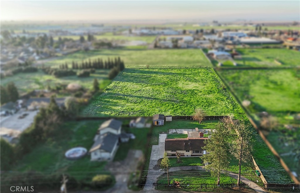 https://media.crmls.org/medias/4b3b21e4-2cf1-42ee-8e32-50b5f7eda9d9.jpg?preset=X-Large