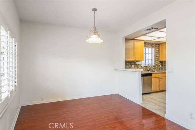 Detail Gallery Image 8 of 20 For 4543 Willis Ave #105,  Sherman Oaks,  CA 91403 - 2 Beds | 2 Baths