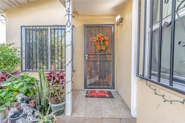 Detail Gallery Image 3 of 31 For 7410 Parmelee Ave, Los Angeles,  CA 90001 - 2 Beds | 1/1 Baths