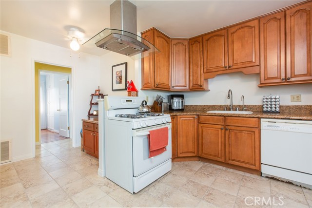 11531 Bexley Drive, Whittier CA: https://media.crmls.org/medias/4b3db1dc-9754-42b9-9569-557aae5090cb.jpg