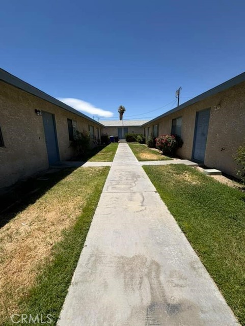 Detail Gallery Image 1 of 12 For 16140 Tawney Ridge Ln #C,  Victorville,  CA 92394 - 2 Beds | 2 Baths