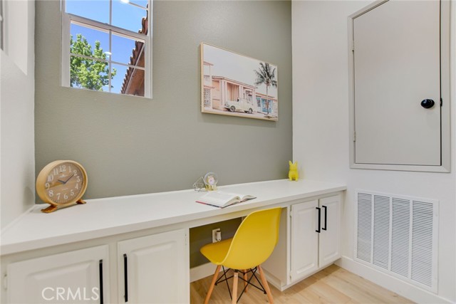 Detail Gallery Image 28 of 47 For 28210 Canterbury Ct, Valencia,  CA 91354 - 2 Beds | 2/1 Baths