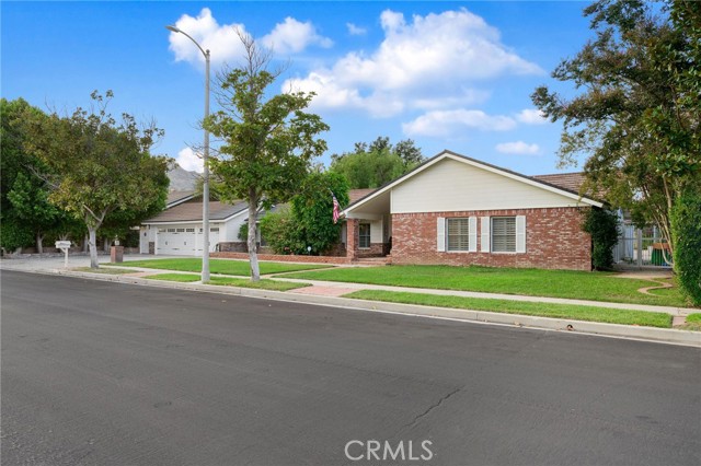 Detail Gallery Image 2 of 53 For 22455 Needles St, Chatsworth,  CA 91311 - 4 Beds | 3 Baths