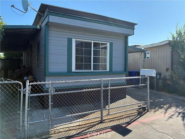 3319 Avalon St, Jurupa Valley CA: https://media.crmls.org/medias/4b3e4680-76b5-4d1e-8abf-366925e6f96b.jpg