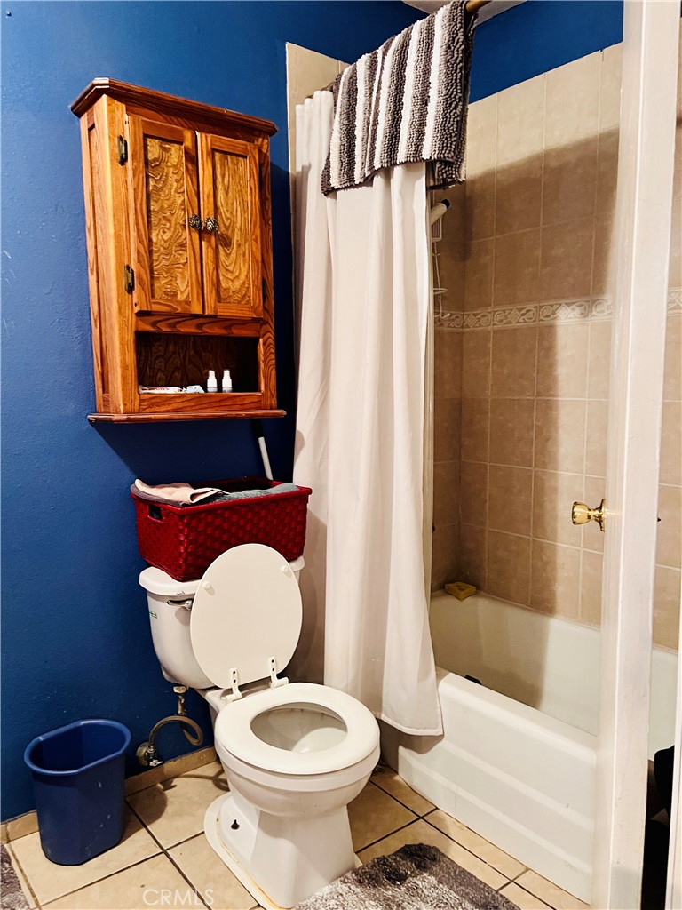 https://media.crmls.org/medias/4b3fec61-8f22-43d5-aa00-e35f7359fd46.jpg?preset=X-Large