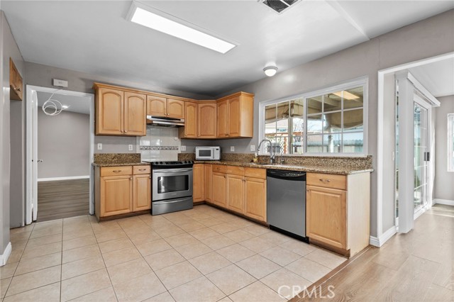 Detail Gallery Image 7 of 23 For 8220 Briarwood, Stanton,  CA 90680 - 3 Beds | 2 Baths