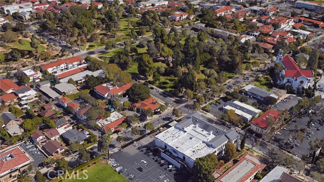 Detail Gallery Image 18 of 26 For 103 E Micheltorena St, Santa Barbara,  CA 93101 - 7 Beds | –/3 Baths